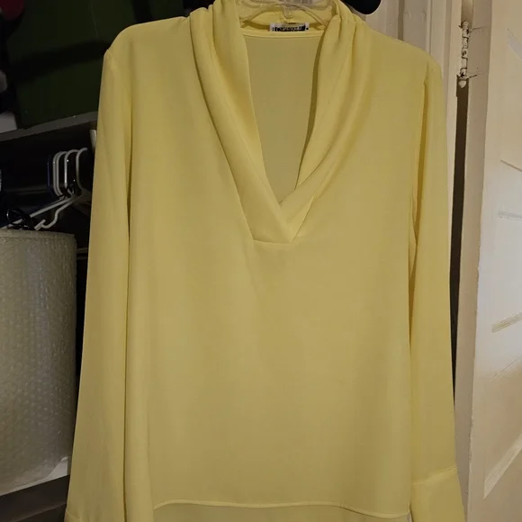 Calvin KleinLong Sleeve Draped V Neck Top - Picture 2 of 4